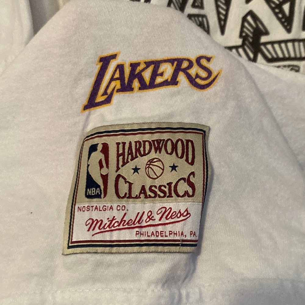 Mitchell & Ness White Lakers Graphic Tee - Picture 3 of 3